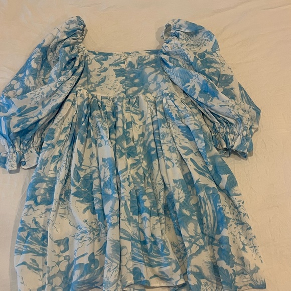 Babydoll, puff-sleeve dress - Picture 2 of 2